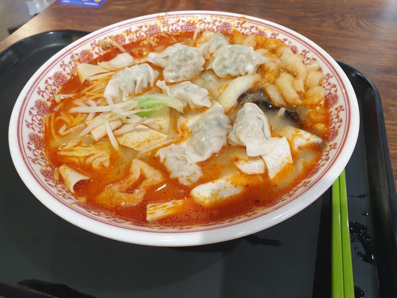 홍리마라탕 ㅠㅠㅠㅠㅠ 나는 홍리마라탕 아님 안 머금... 직접 담는 것보단 정해져있는 거 나오는 게 최고. 꿔바로우도 존맛! 일욜날 먹었는데 내