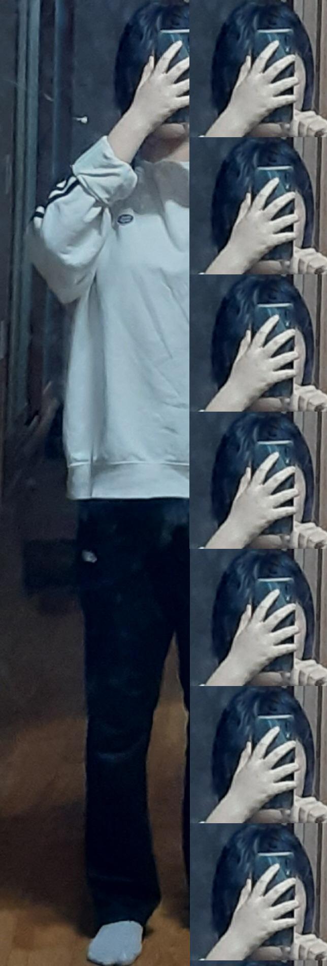 맨투맨이 좀 큰 옷이야