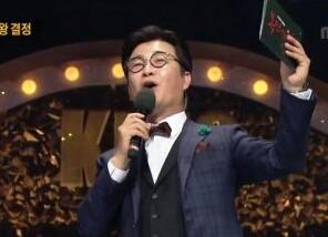 >>15 잡담판 이대로 가면... 을 벗고 정체를~ 공개해주세요!