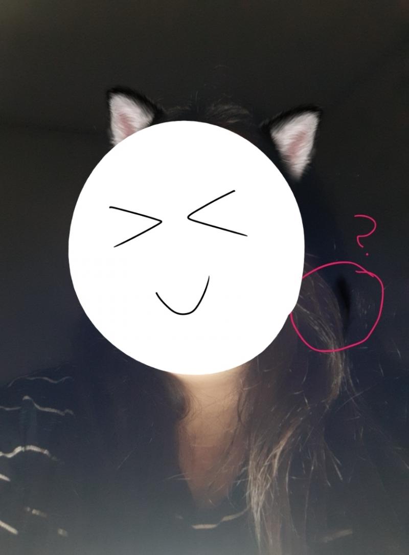 레주 아직 있니..?새벽에 혼자 셀카찍으면서 노는데 이게뭘까 잔상이라기엔 내 얼굴하고 너무 다른데