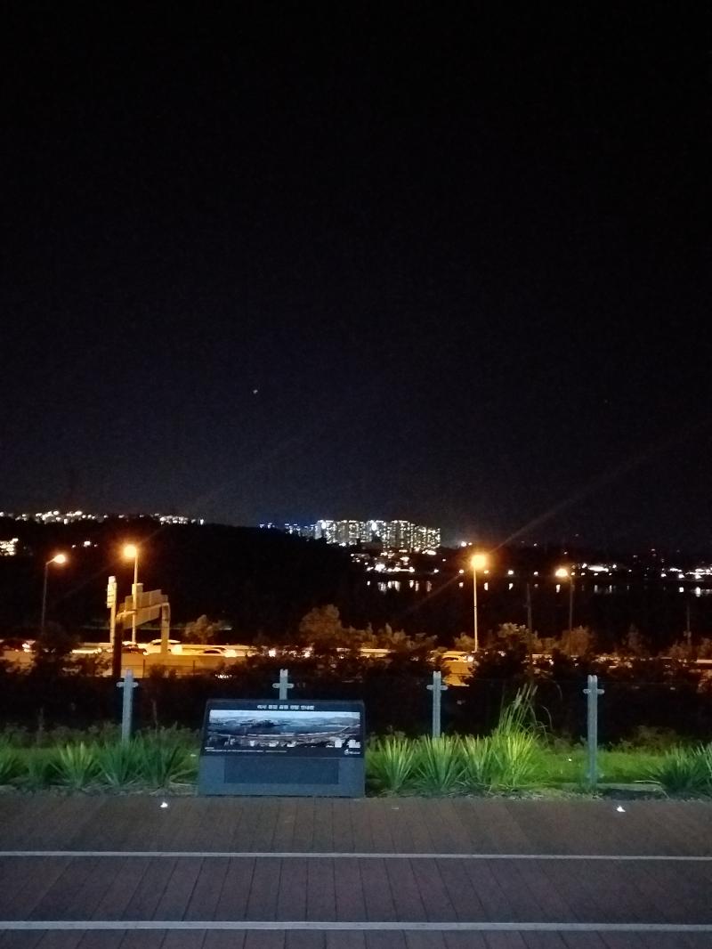 남 의식 하느라 어딘가 답답 하단 말야 하고픈 걸 해 네 꿈이 왜 남의 기준에 • • • 문제가 뭐야 너 하고 싶은 거 다 해