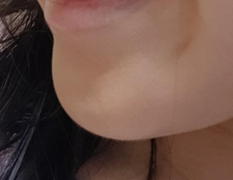 입웃음 좀만 지어도 저지랄남 진짜... 턱튀 개빡...쳐.. 쌩얼로 찍은건 양해좀 해줘잉