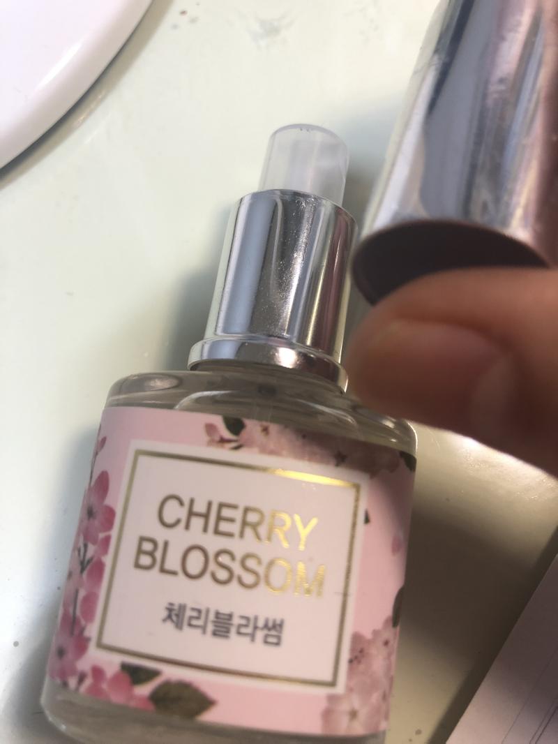오늘 발견한 사실인데, 뚜껑을 열어서 뿌리는거얐음
