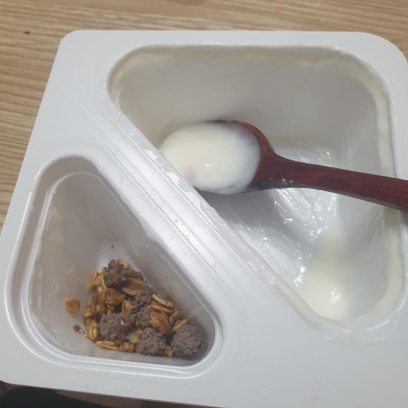 아니 전에 내가 내돈으로 비요뜨 사다가 먹은적있는데 그 이후로 자꾸 이모부가 내 돈으로 절대 비요뜨를 사지 말란뜻인지 비요뜨 음청 사다줬어 잊을
