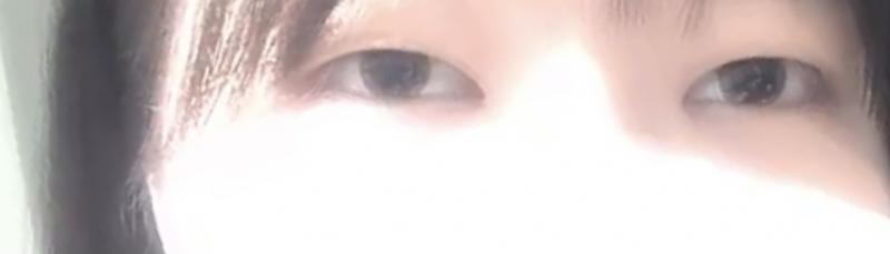 급하게 캡쳐해와서 제대로 된 게 없지만 평소에 저런 눈이얍