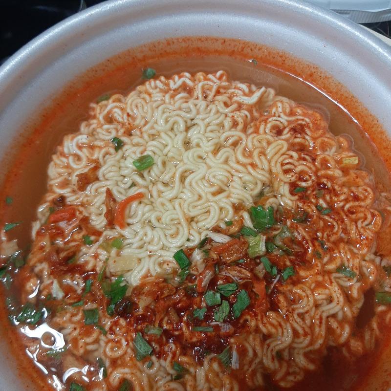 >>2 >>3 >>4 >>5 유혹을 참지 못하고 끓여버렸다...ㅎ 내일 아침에 얼굴 완전 붓겠닼ㅋㅋㅋㅋㅋ 그래도 어디 안 나가서 괜찮아
