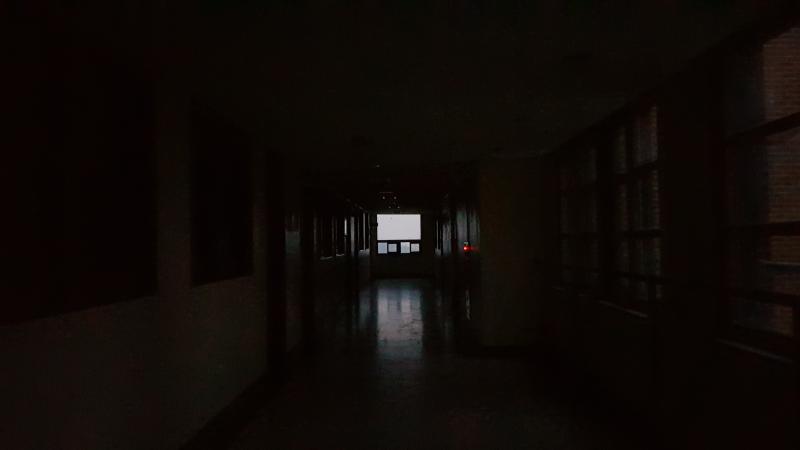 나도 내가 찍어본거 올려볼께.. 사진찍으면서도 뭔가 기괴하다고 생각했는데 용어가 리미널 스페이스라고 칭하는구나 이제알음 ㅋㅋ 솔직히 찍다가 무서