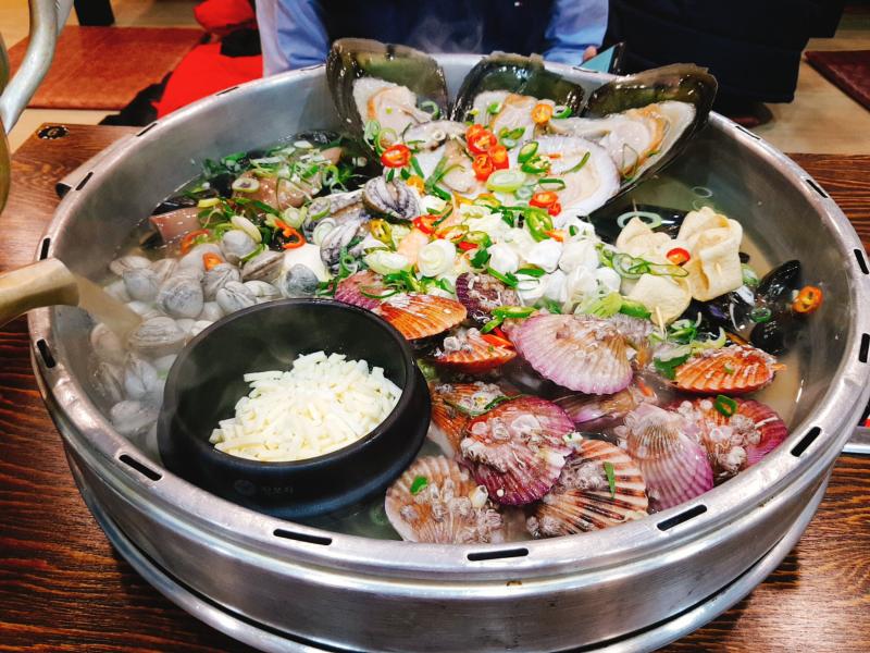 조개전골이 너무 먹고싶어서 버스로 50분 거리 가려는데 비 와서 왕복 택시비만 2만원씀ㅋㅋㅋㅋㅋㅋㅋㅋㅋㅋㅋㅋ 그치만... 너무 맛있어서 담에 또