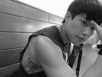>>41 인정.. 법자 좋아하면 또 갤러리 털어야죠.. >>42 믿기지 않아... 근데 이렇게 귀엽고 잘생긴 얼굴에 본체몸에 타투하고 피어싱 있