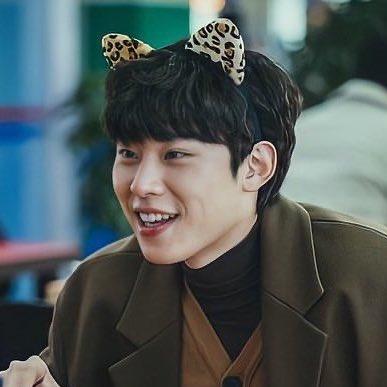 시발여러분팬아트 어떻게그려요???여지껏 내가 그리던것은 외형마저 닮지않은 팬아트의 이름을 따온 그 무언가였나봄 근데 레더 여러분 빈센조 보세요?