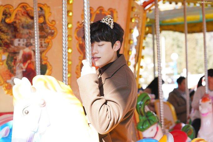 지꾸 스레의 정체성을 끼먹는데 걍 아무그림이나 올리기?국힙팬아트?배우팬아트?주접? 아 몰라유 그딴거 난 잘 몰라유 여백의 미 저는 그냥 시지프스