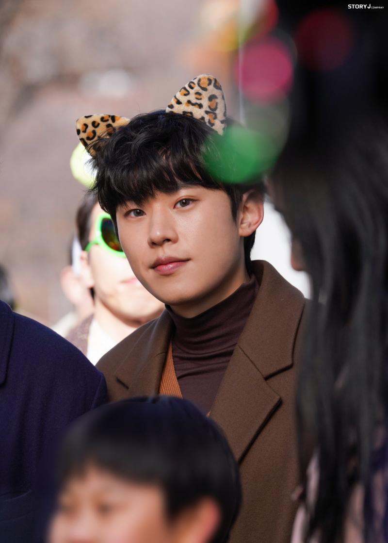 시발여러분팬아트 어떻게그려요???여지껏 내가 그리던것은 외형마저 닮지않은 팬아트의 이름을 따온 그 무언가였나봄 근데 레더 여러분 빈센조 보세요?