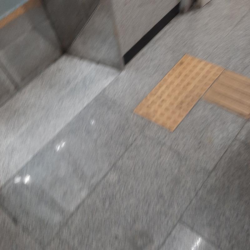 돌아왔어!! 일단 픽업한거부터 이야기해줄게 두근두근하면서 마포역에 들어오자마자 저 빨간색 뭐시기를 발견했어!! 엘레베이터로 갔는데 처음에는 자세