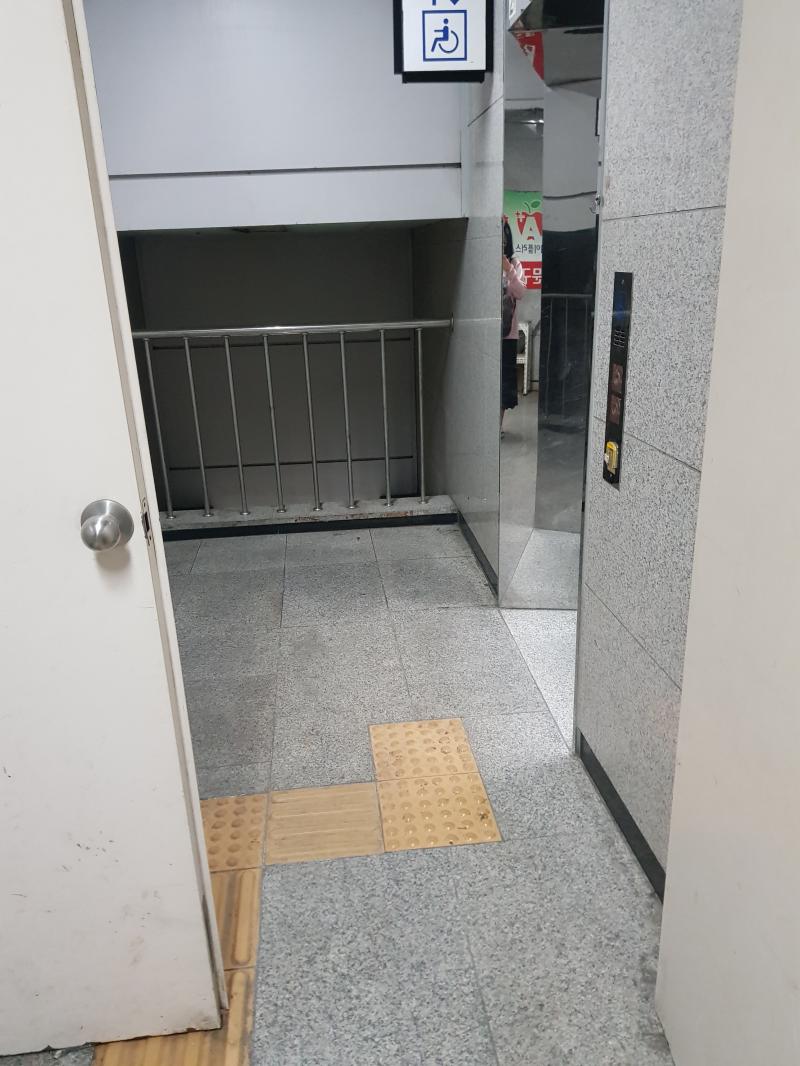 이쪽으로!!! 가면 엘리베이터 있더라구!!