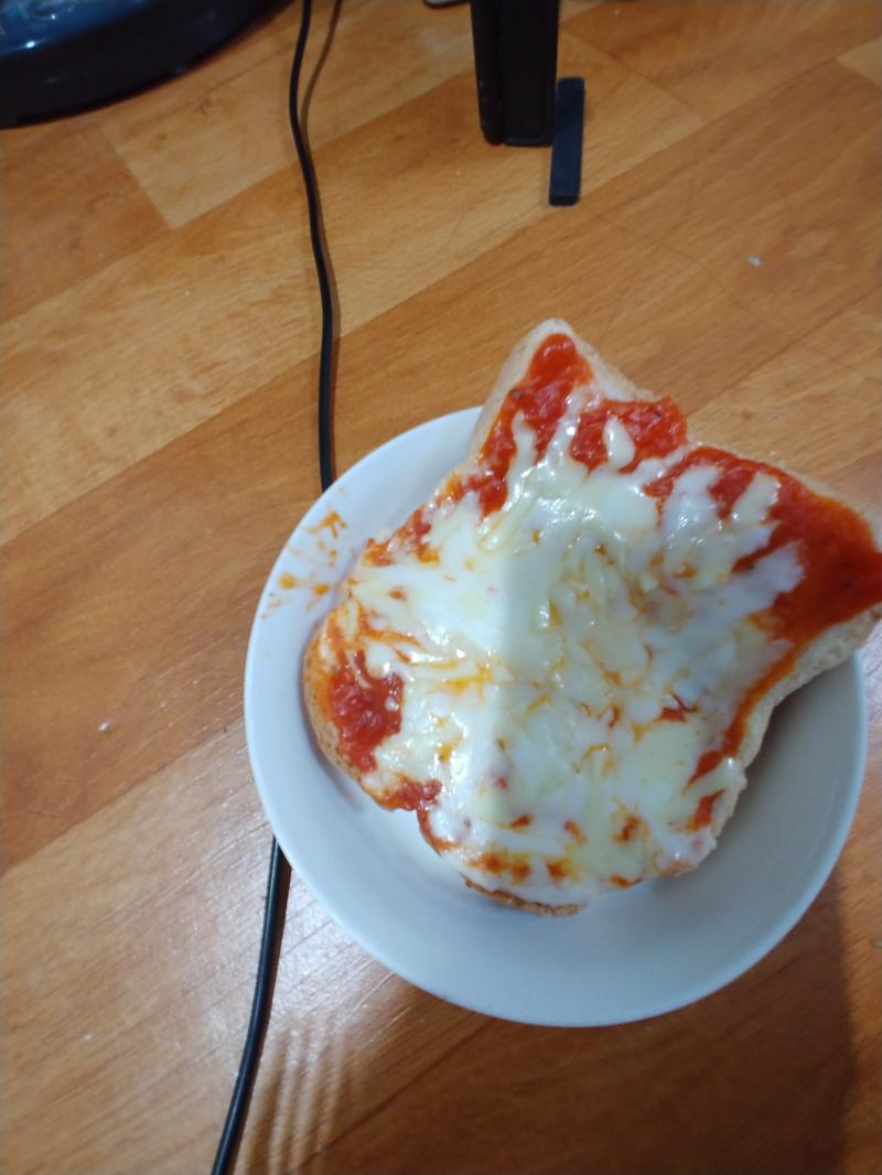 야식 저녁은 버팔로 윙과 김치찌개였어