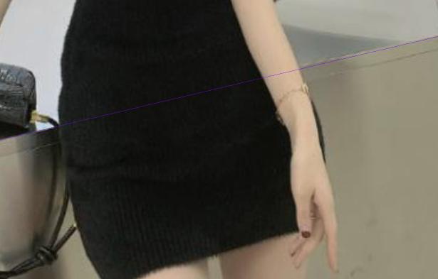 이야 골반은 별로 안 건들였나보네 저게 자연이라니 부럽 첫번째 사진은 좀 건들였는데 (철제 틀 부분) 두 번째 사진은 거의 그대로인듯