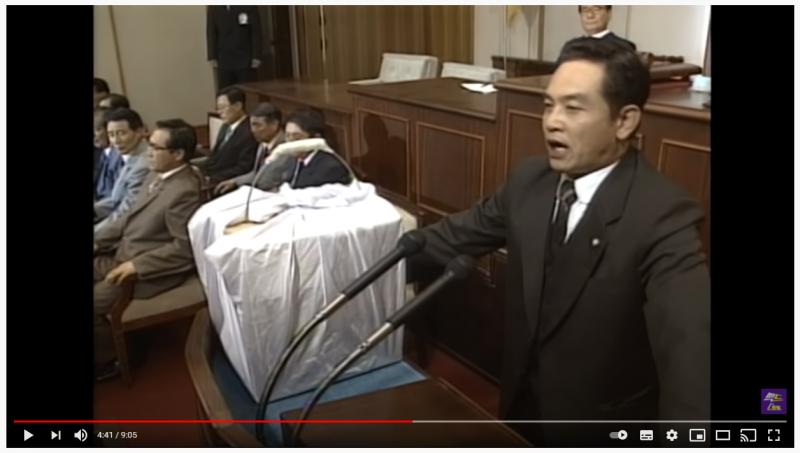 "나, 레스주는, 중국 공산당이 자본을 무기로 깽판치는 민낯을 지켜봐왔기에 도저히 정치적으로 올바르게 대할 수가 없사올시다. 본래 그쪽 감수성이