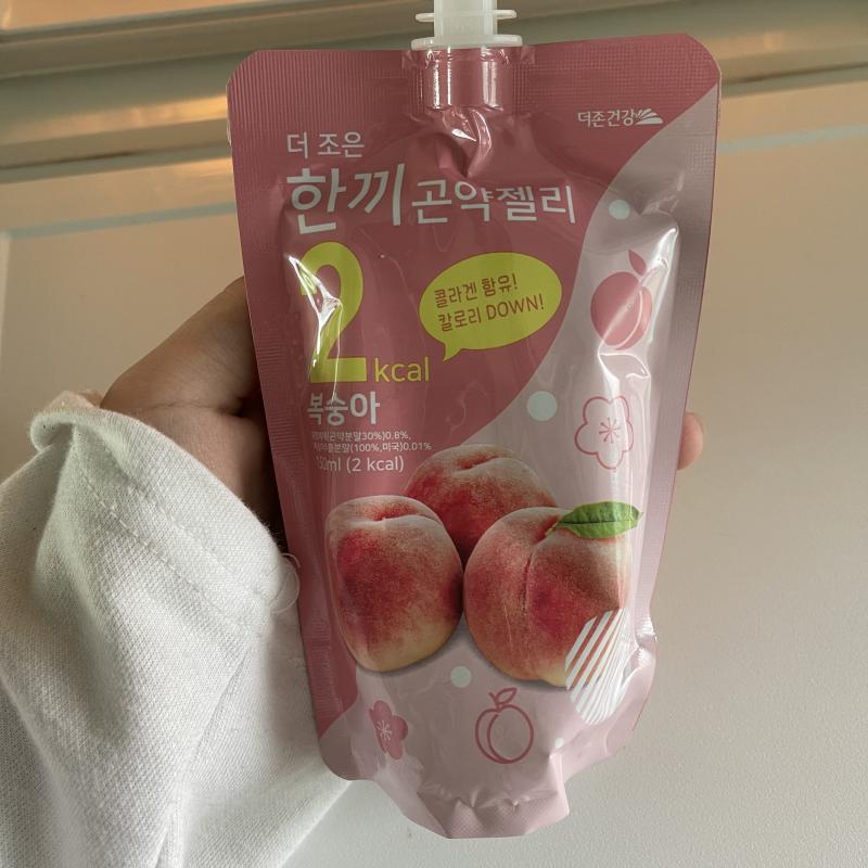 >>15 안뇽! 내가 먹었던건 이거야!! 더존건강 더 좋은 한끼 곤약젤리 복숭아 2kcal 콜라겐 함유 내가 고른건 아니고 내가 다이어트 하니까