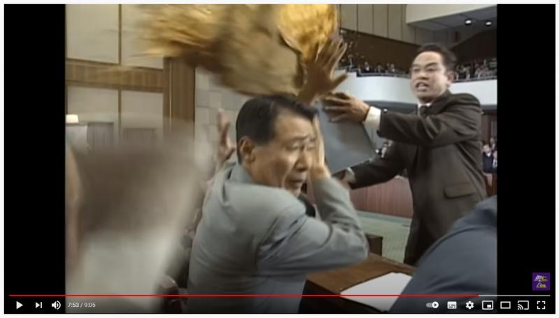"머나먼 태곳적 상고사 시절부터 중국의 한반도 지배 모략에 대항해 온 이 나라의 선조들부터 6.25 당시 우리의 국토통일을 끝까지 방해했던 중국