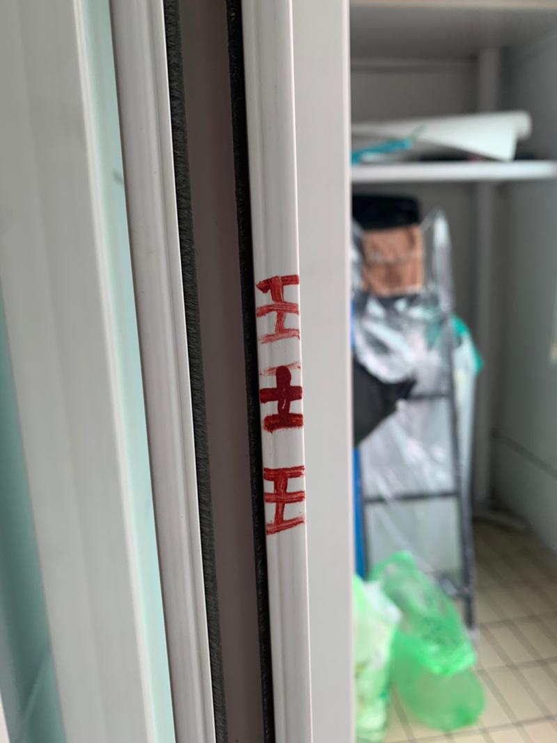 이게 뭘까... 곳곳에 있어..