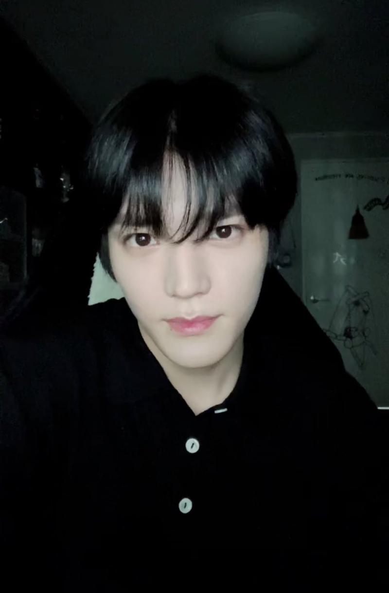 공룡은 팔이 짧아서 태용이 매력에 박수를 쳐주지 못해 멸종 됐다..🌟 태용이는 사슴인가..왜 내 마음을 녹용..?