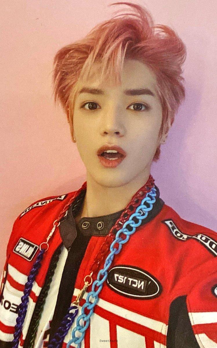 공룡은 팔이 짧아서 태용이 매력에 박수를 쳐주지 못해 멸종 됐다..🌟 태용이는 사슴인가..왜 내 마음을 녹용..?