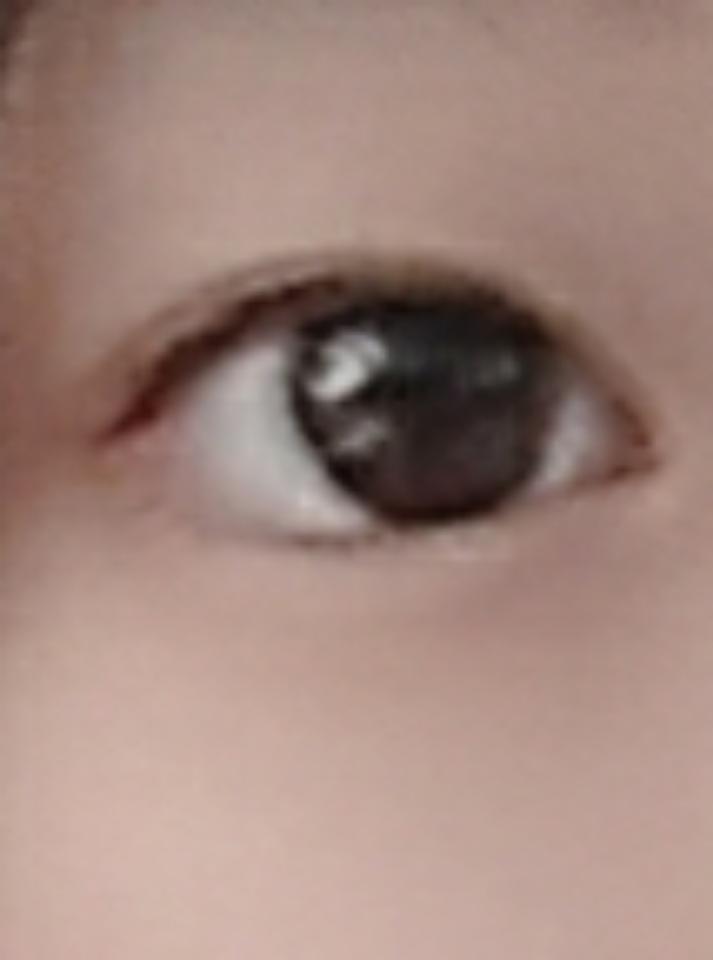 나 진짜로 눈에 아무것도 안 했는데 2년 사이에 이렇게 됐어. 단계별로 보면! (원래 어렸을 때는 지금처럼 진했음. 다시 생겼다)
