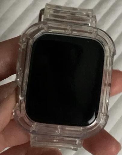사진은 지금 내 워치야 SE 44mm 로즈골드 나도 학생이고 최근에 워치를 산 사람이야 워치3 44mm사려고 했다가 매장에 재고 남은 게 SE 