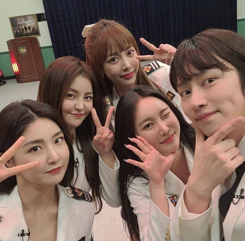 누가 김희철이게 왜 브걸이들 기 죽이고 그래요ㅋㅋㅋㅋ