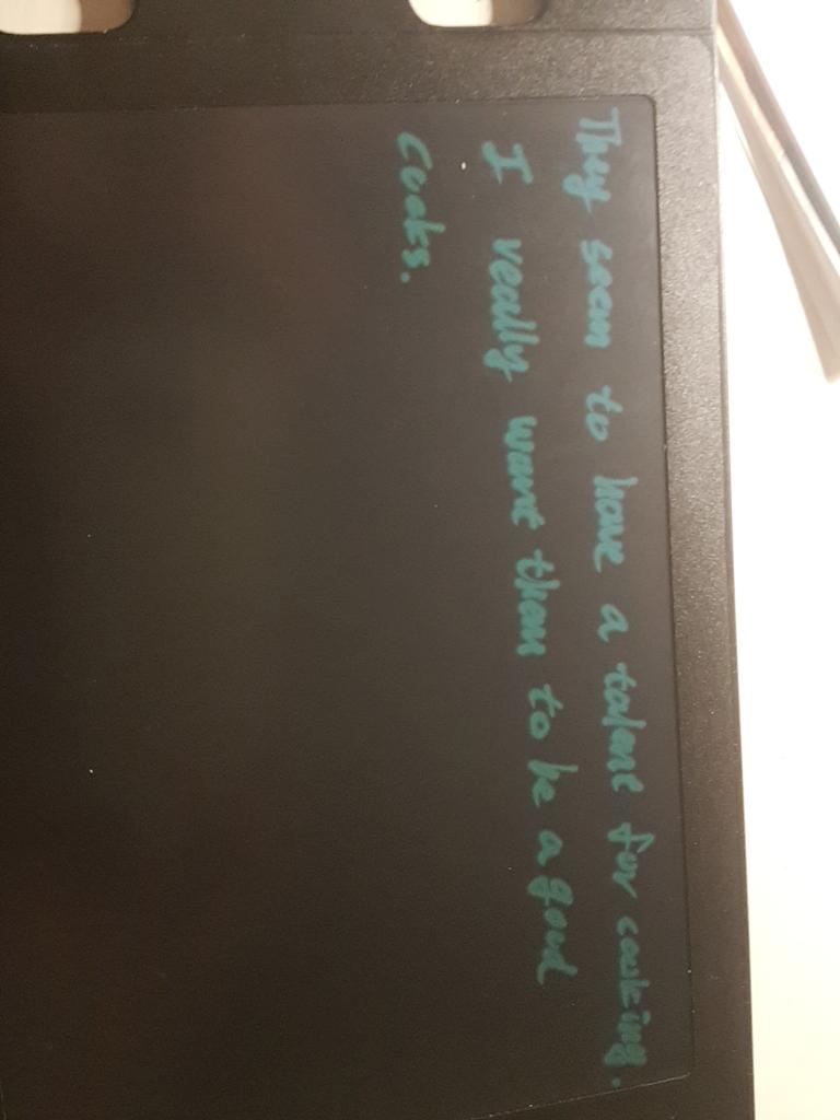 엥 나 천잰가? 이거 지금 쓴 것까지 3번정도 써봤는데 다 외운 듯 중간에 she 앞에 so 넣으려고 한 거 빼고...ㅋ