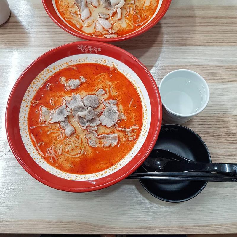 자살하고 싶을 땐 맛있는 걸 먹습니다! 마라탕 3.5단계와 피스타치오&스트로베리 와 같은 것들을 말이죠! 그리고! 삶의 의미을 되찾습니다! 역시