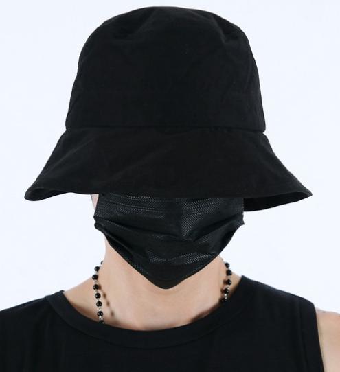 벙거지모자가 뭔지 검색해보고 왔는데... 그냥 딱봐도 앞이 안보일거같지 않아...?