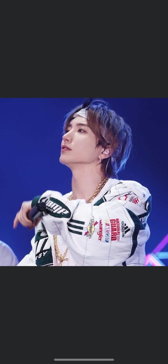 어렸을땐 이특 그냥 스타킹 나오는 아저씨라고 생각했는데 커서 보니까 개잘생김 ㅜ