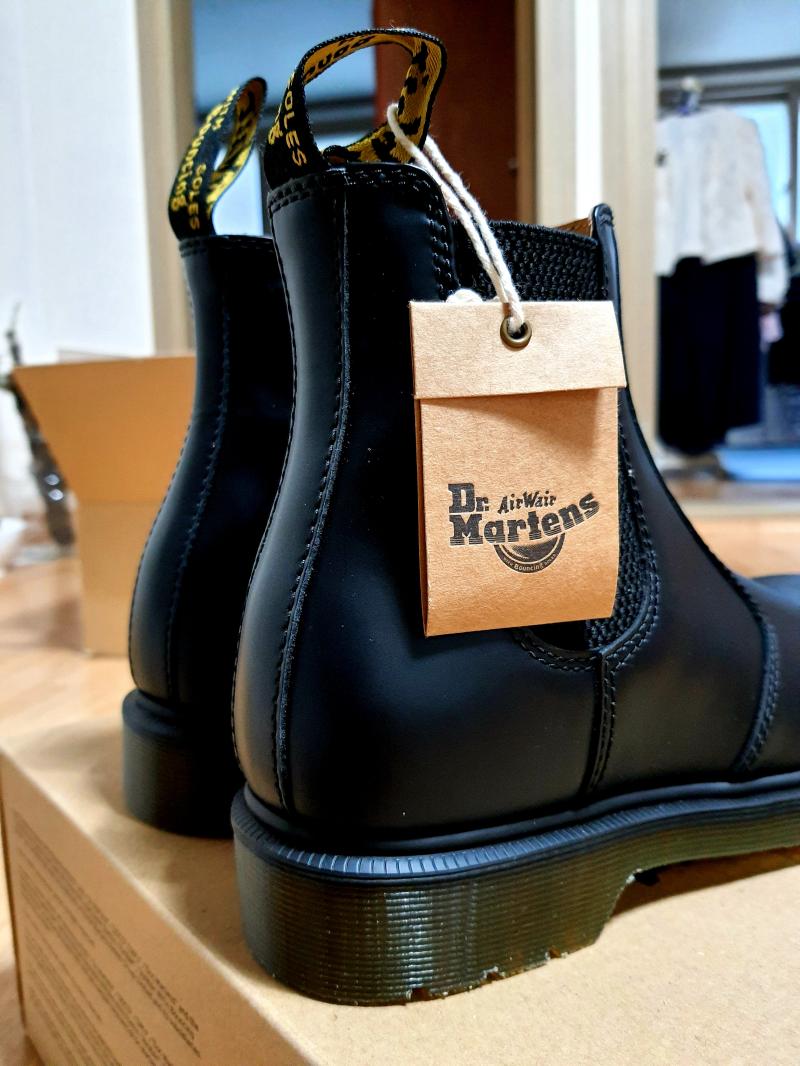>>3 아하! 소재를 뜻하는 거였구나! 밑창이 고무거든, 저 다이아모양이 고무를 뜻하는 거였구나! 즁요한 건 아닌데 내가 궁금한 걸 못넘겨서 긍