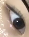 평타는 치는거 같음??? 참고로 둘다 아라그리고 속눈썹 뷰러만 찝은 눈이야
