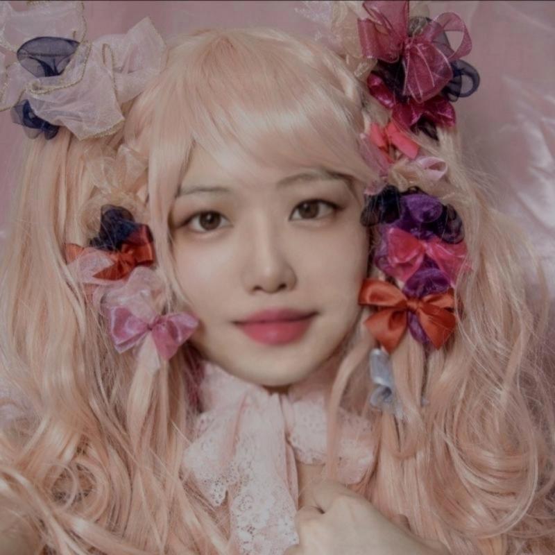 다른 스레에서도 보정놀이 하고 있길래