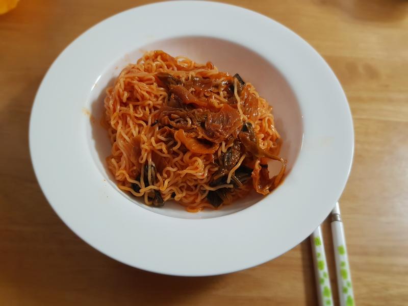 이른 저녁 비빔면