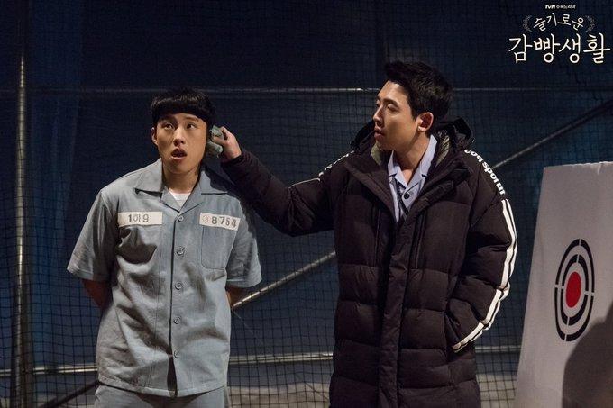 근데 이래놓고 배경화면은 성철밴님이자너 요정들 주접은 있는대로 떨고는 정작 배경잠금 싹다 취향브레이커네 김법자n년존버 성공인가 갑자기 와닥닥나와