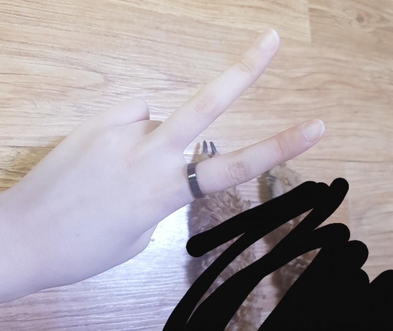 다들 실반지로 끼고다님?ㅇ? 나도 검은 반지 끼고다닌당