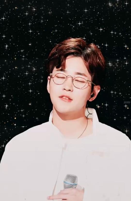 연예인판을 가기엔 내 취향이 소나무같은 중구난방이라 눈치보엿슴 그런 의미에서 내 인생 첫요뎡님