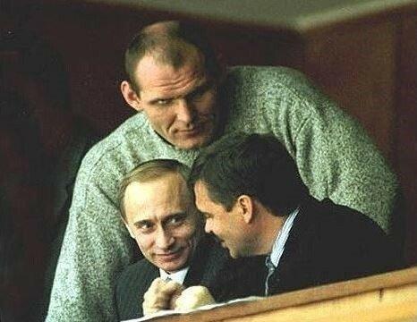 러시아 대통령이자 전 KGB 요원 출신인 블라디미르 푸틴을 지키는 알렉산드르 카렐린
