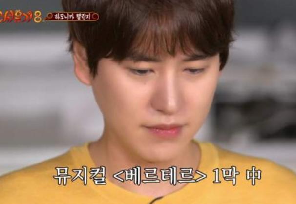 간지럼 참으려고 감정 잡는 규