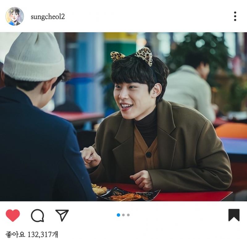 오아시발 빈센조막화 하찮은민성 실화냐 진짜 가슴이 웅장해진다 민성이 법자 맞구나징짜로 저 깜찍기요미어쩌면좋아사랑스러워진짜 졸라 핸드폰 뒷면에 포