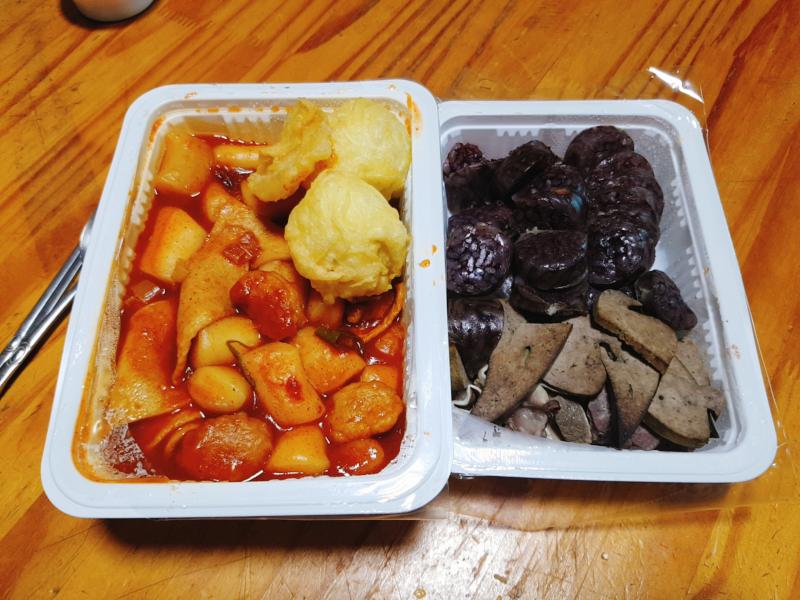 >>8 >>9 헐ㅠㅜㅠㅠㅠ 학교 앞 분식집이 최곤데.... 떡볶이 2인분 순대 1인분 튀김 2개해서 만원이야!!