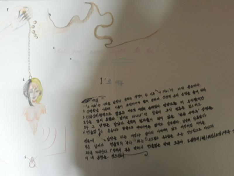 덱 이름은 폴리글롯 타로(다중언어 구사자 덱) 해설서와 카드가 합해져서 암기가 필요없어 그게 강점 타로의 정의에 따라 다르지만 오라클에 가까워.