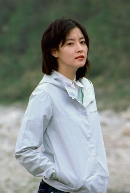 이영애 쩐다 이분 71년생인게 믿기지 않음