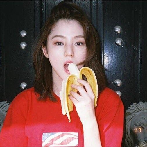 이 언니는 그냥 바나나 먹는 것도 분위기 오져ㅠㅜㅠㅜ