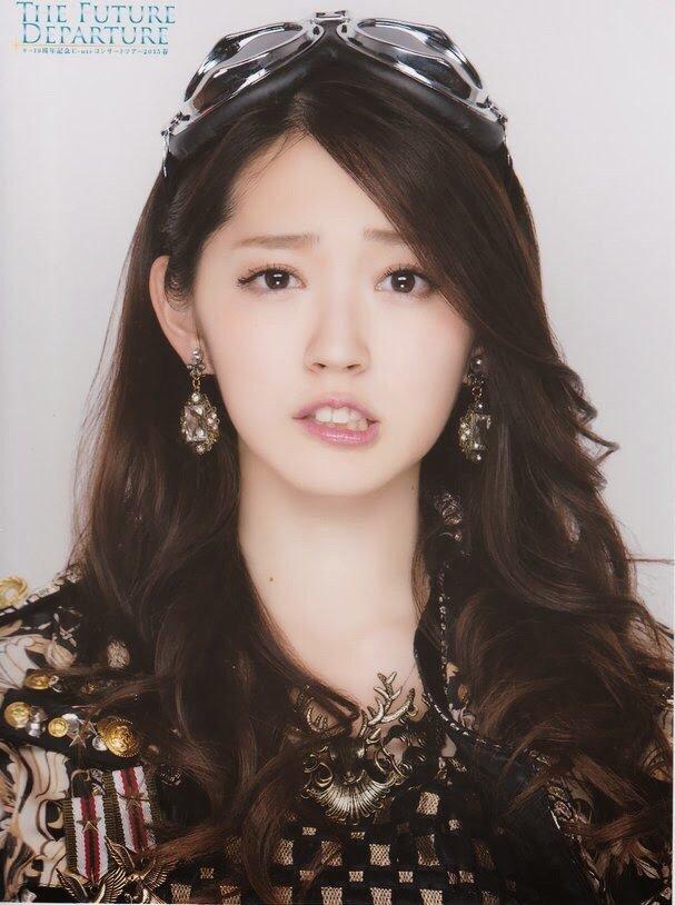 일본 연예인인데 각각 누굴까?