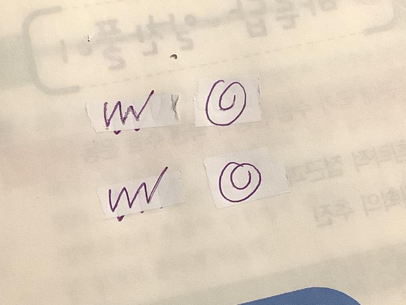 화질이 잘 좋을 지는 모르겠지만 윗 예전 테잎. 아래 현재 내가 추천하는 테잎이야. 전 테잎을 잘못 산 걸 수도 있겠지만보다시피 테이프가 끝까지