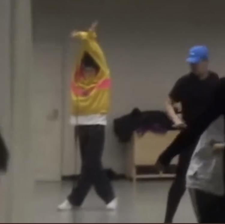 기지개 켜는 거 같은데 존나 귀엽다 얘도 뭔가 은은하게 이상함... 그래서 좋아...0